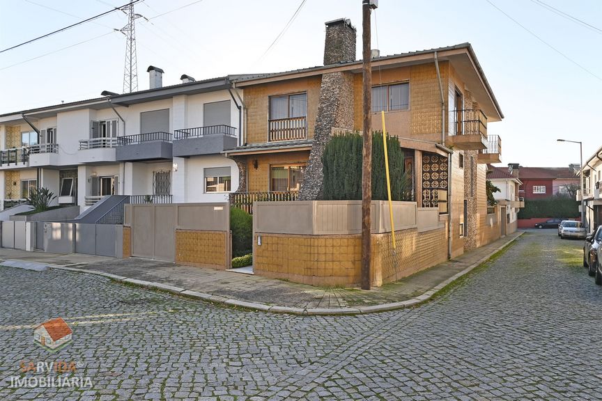 Moradia Geminada T4T4